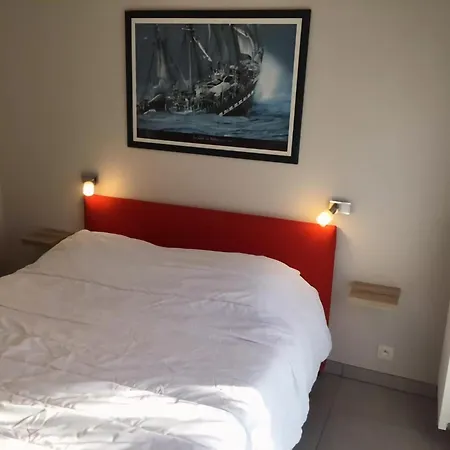 Apartment Nieuwpoort Near Beach & Marina, Cleaning Included דירה *