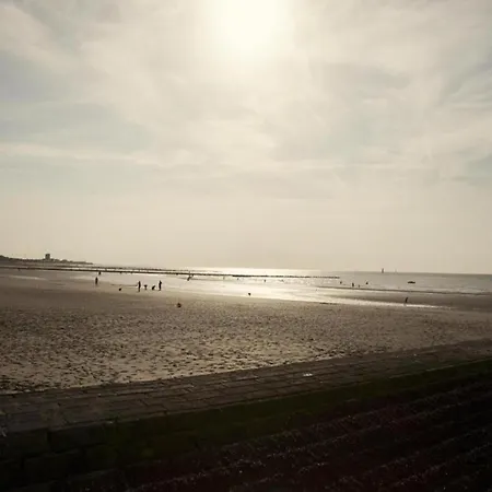 Apartment Nieuwpoort Near Beach & Marina, Cleaning Included 아파트 니우포르트