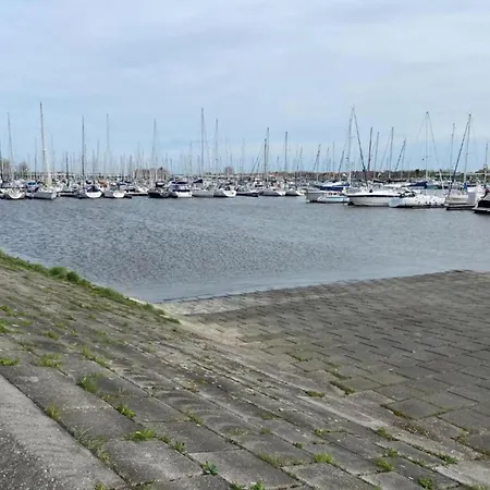 Apartment Nieuwpoort Near Beach & Marina, Cleaning Included דירה ניופורט